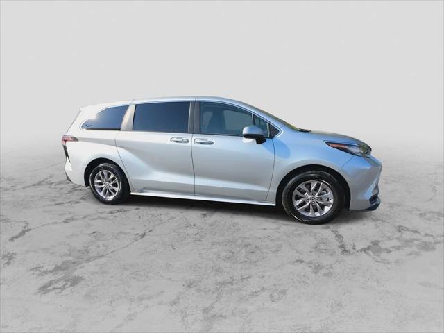 2023 Toyota Sienna LE 2023 Toyota Sienna LE