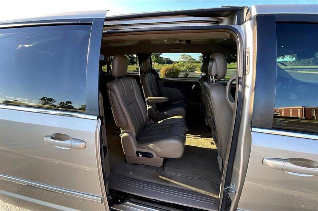 Used 2012 Chrysler Town & Country For Sale in Olive Branch, MS