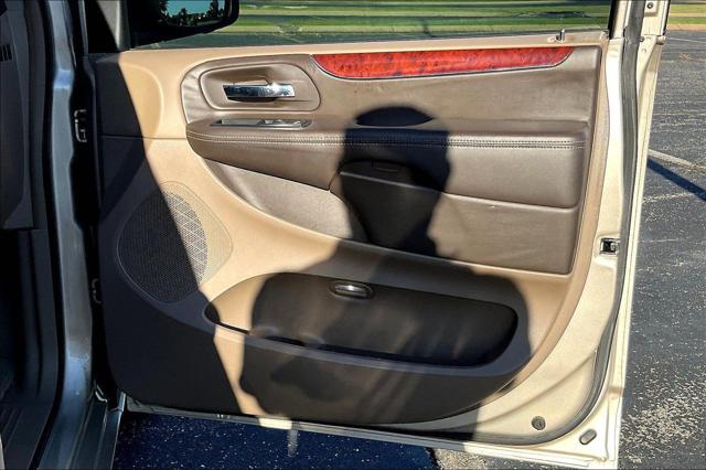 Used 2012 Chrysler Town & Country For Sale in Olive Branch, MS