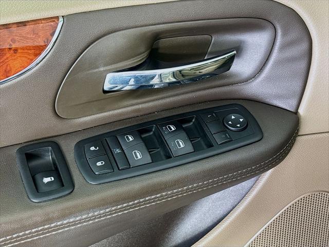 Used 2012 Chrysler Town & Country Touring For Sale in Olive Branch, MS