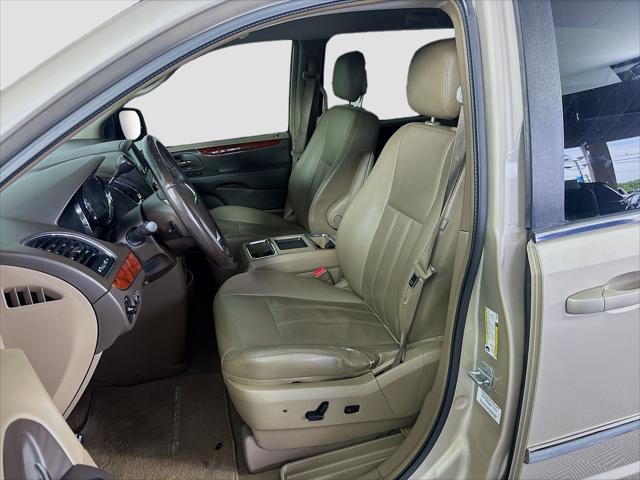 Used 2012 Chrysler Town & Country Touring For Sale in Olive Branch, MS