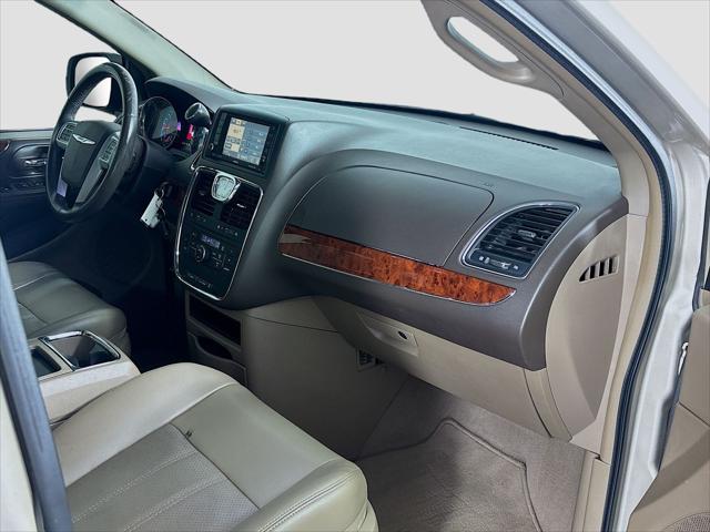 Used 2012 Chrysler Town & Country Touring For Sale in Olive Branch, MS