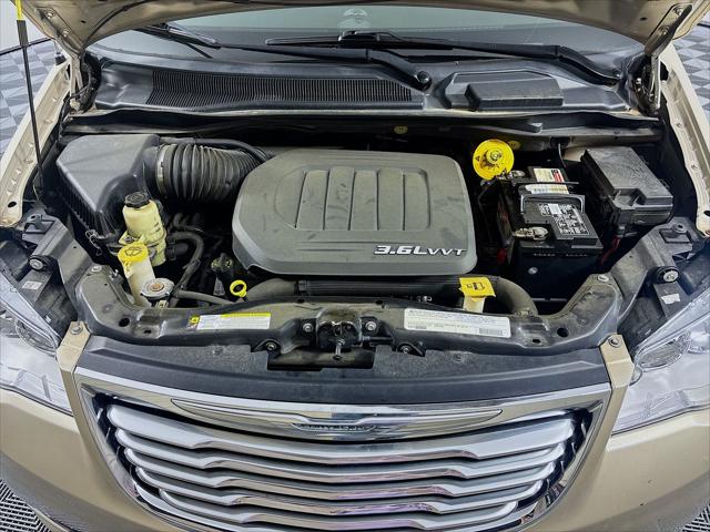 Used 2012 Chrysler Town & Country Touring For Sale in Olive Branch, MS