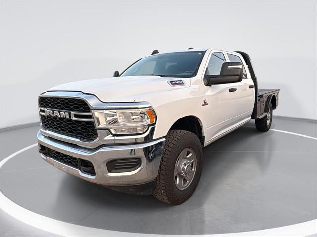 2023 RAM 3500 Tradesman Crew Cab 4x4 8 Box