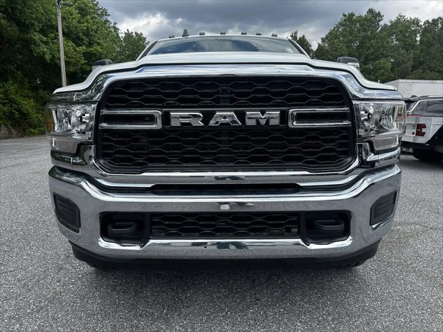 2024 RAM 3500 Tradesman Crew Cab 4x4 8 Box