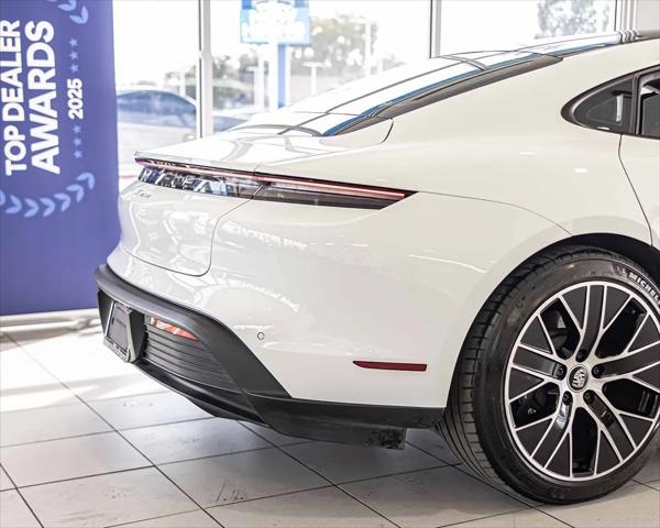 2022 Porsche Taycan Standard