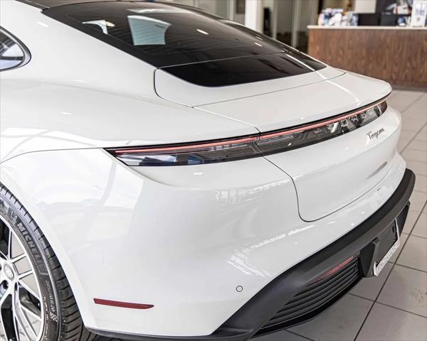 2022 Porsche Taycan Standard