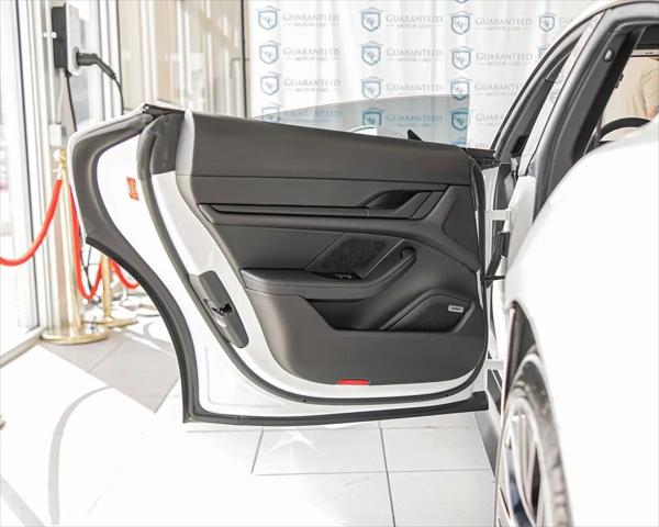 2022 Porsche Taycan Standard