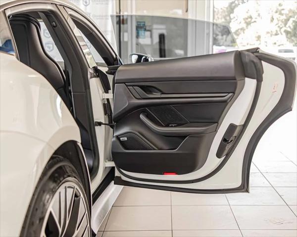 2022 Porsche Taycan Standard