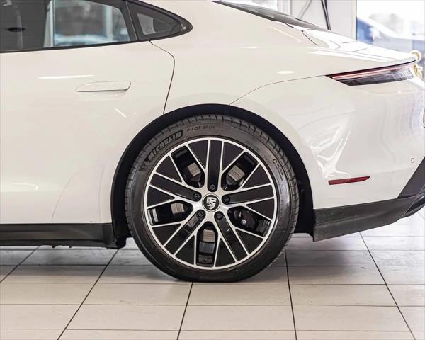 2022 Porsche Taycan Standard
