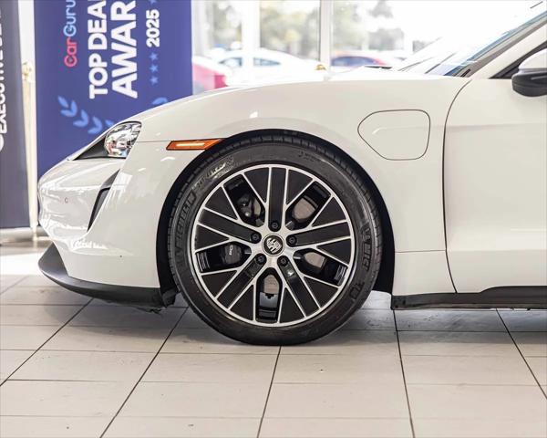 2022 Porsche Taycan Standard