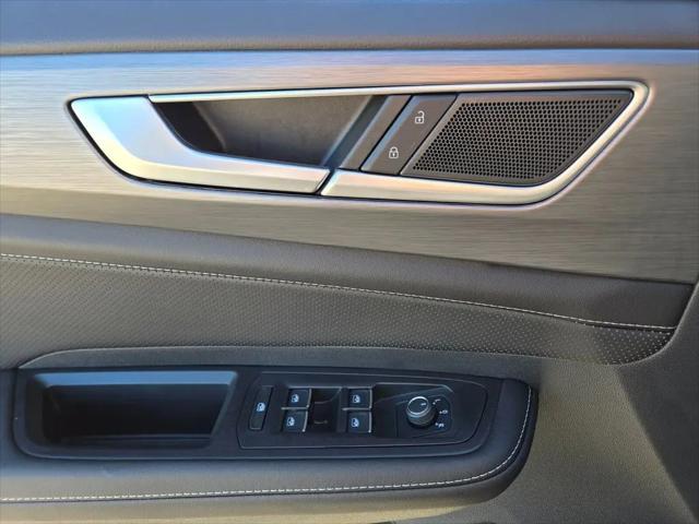 2026 Volkswagen Atlas Cross Sport SE with Technology