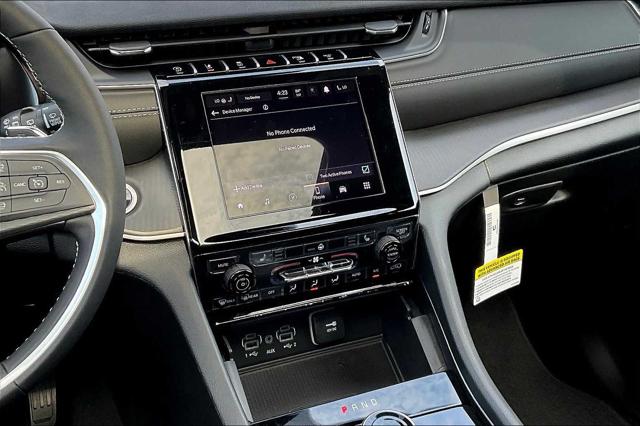 2025 Jeep Grand Cherokee Laredo X 4x4