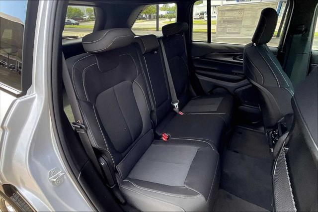 2025 Jeep Grand Cherokee Laredo X 4x4