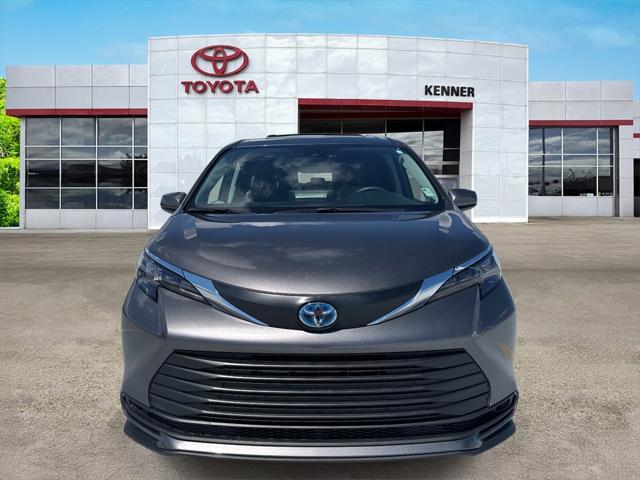 2024 Toyota Sienna LE