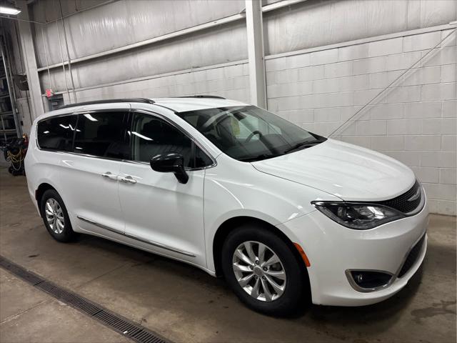 Used 2017 Chrysler Pacifica For Sale in Wilmington, OH