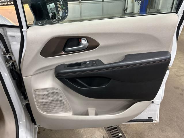 Used 2017 Chrysler Pacifica For Sale in Wilmington, OH