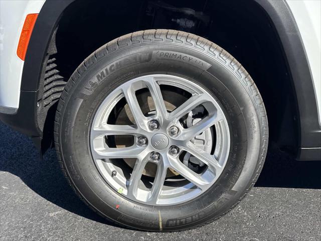 2025 Jeep Grand Cherokee GRAND CHEROKEE L LAREDO 4X2