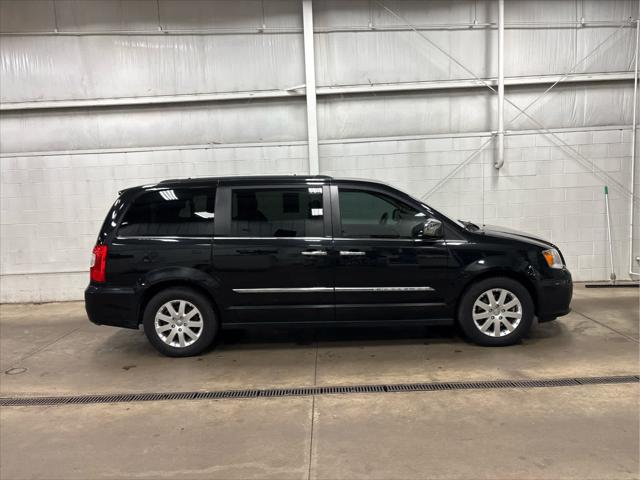 Used 2012 Chrysler Town & Country For Sale in Wilmington, OH