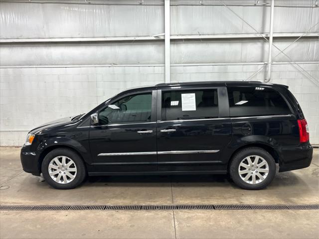 Used 2012 Chrysler Town & Country For Sale in Wilmington, OH