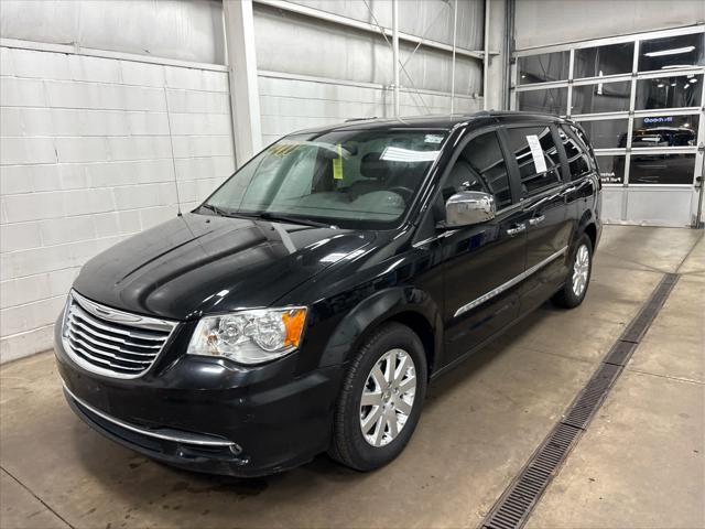 Used 2012 Chrysler Town & Country For Sale in Wilmington, OH