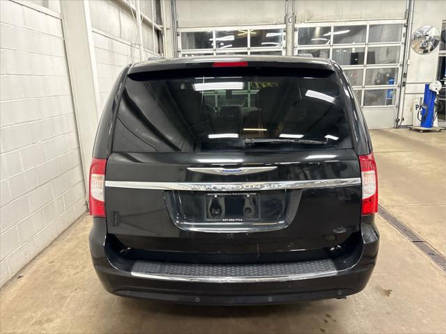 Used 2012 Chrysler Town & Country For Sale in Wilmington, OH