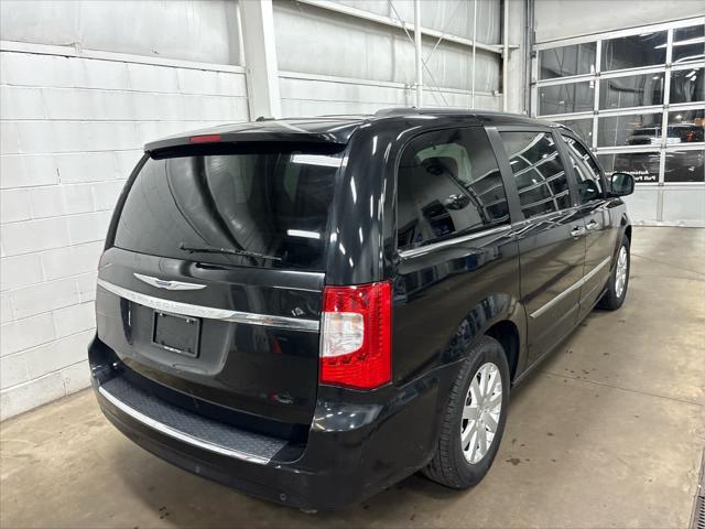 Used 2012 Chrysler Town & Country For Sale in Wilmington, OH