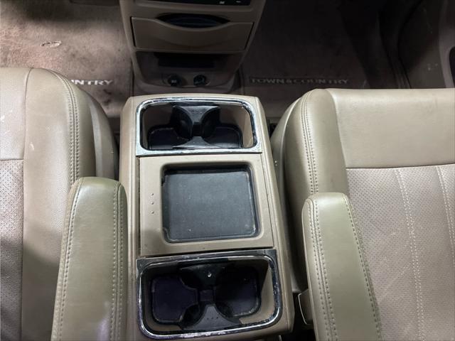 Used 2012 Chrysler Town & Country For Sale in Wilmington, OH