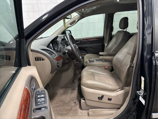 Used 2012 Chrysler Town & Country For Sale in Wilmington, OH