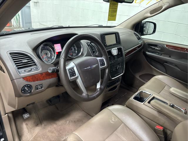 Used 2012 Chrysler Town & Country For Sale in Wilmington, OH