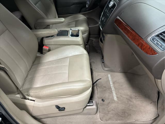 Used 2012 Chrysler Town & Country For Sale in Wilmington, OH