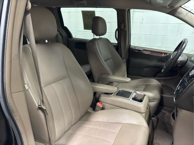 Used 2012 Chrysler Town & Country For Sale in Wilmington, OH