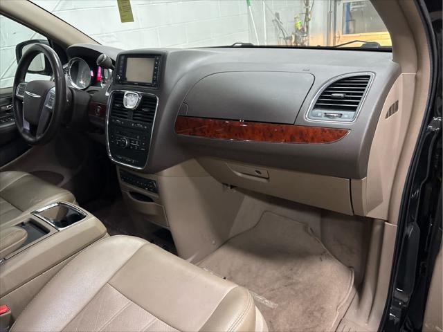 Used 2012 Chrysler Town & Country For Sale in Wilmington, OH
