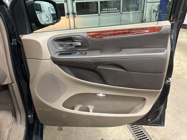 Used 2012 Chrysler Town & Country For Sale in Wilmington, OH