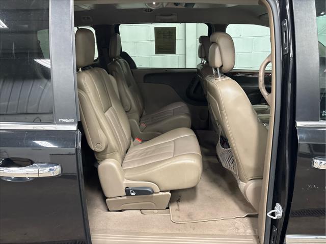 Used 2012 Chrysler Town & Country For Sale in Wilmington, OH