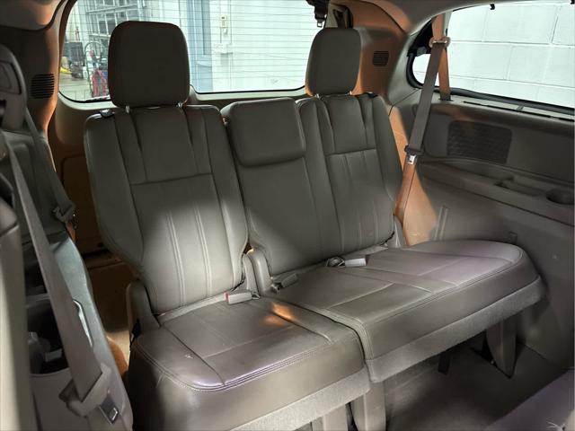 Used 2012 Chrysler Town & Country For Sale in Wilmington, OH