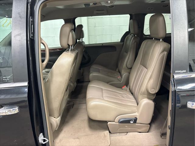 Used 2012 Chrysler Town & Country For Sale in Wilmington, OH