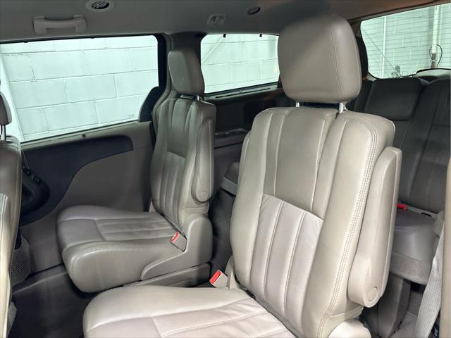Used 2012 Chrysler Town & Country For Sale in Wilmington, OH