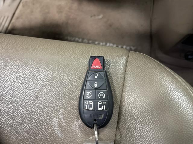 Used 2012 Chrysler Town & Country For Sale in Wilmington, OH