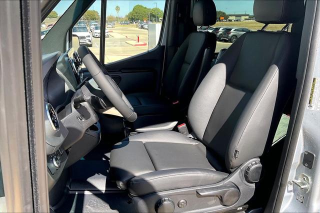2025 Mercedes-Benz Sprinter 2500 Passenger 144 WB