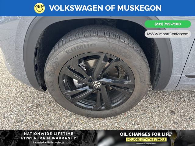 2025 Volkswagen Atlas Cross Sport 2.0T SEL R-Line Black