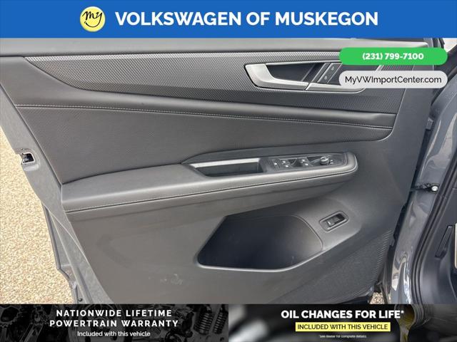2025 Volkswagen Atlas Cross Sport 2.0T SEL R-Line Black