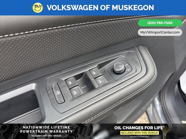 2025 Volkswagen Atlas Cross Sport 2.0T SEL R-Line Black