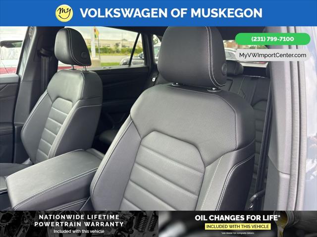 2025 Volkswagen Atlas Cross Sport 2.0T SEL R-Line Black