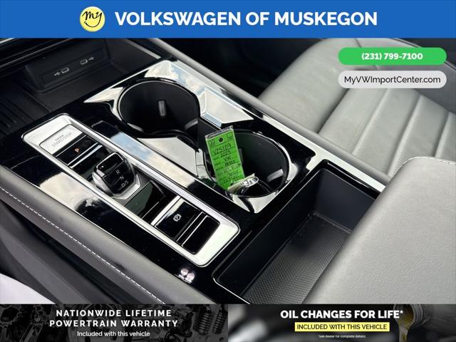 2025 Volkswagen Atlas Cross Sport 2.0T SEL R-Line Black