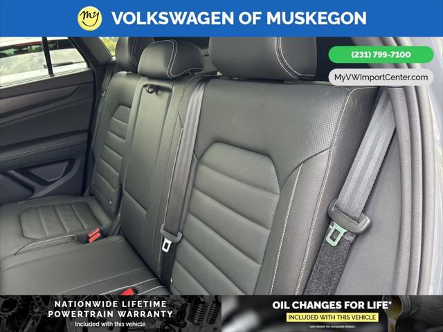 2025 Volkswagen Atlas Cross Sport 2.0T SEL R-Line Black