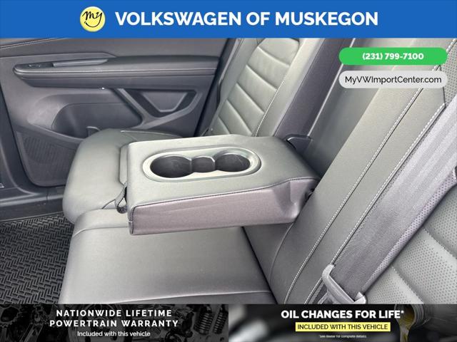 2025 Volkswagen Atlas Cross Sport 2.0T SEL R-Line Black