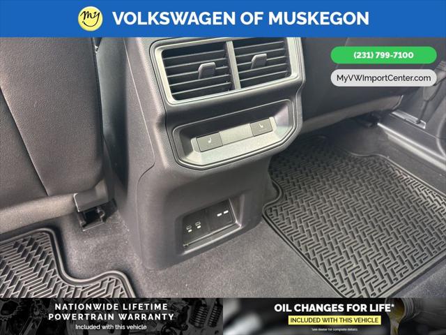2025 Volkswagen Atlas Cross Sport 2.0T SEL R-Line Black