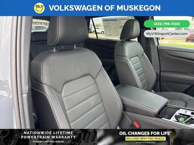 2025 Volkswagen Atlas Cross Sport 2.0T SEL R-Line Black