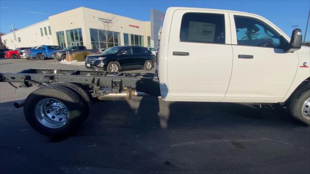 2026 RAM Ram 3500 Chassis Cab RAM 3500 TRADESMAN CREW CAB CHASSIS 4X4 60 CA